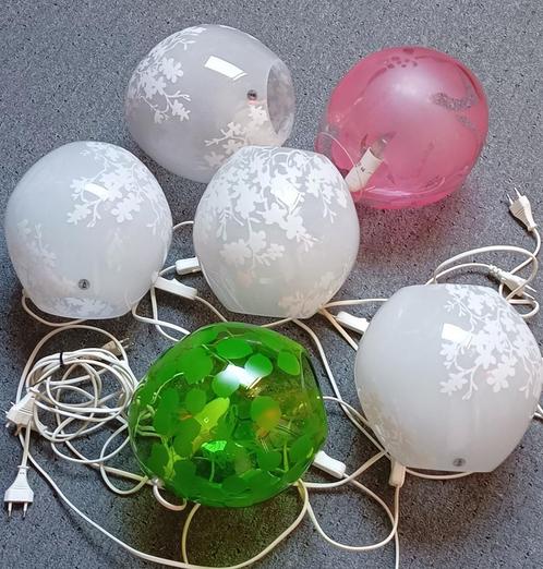 IKEA Knubbig tafellampen (vintage) groen/rood/wit/e.a, Huis en Inrichting, Lampen | Tafellampen, Gebruikt, Minder dan 50 cm, Glas