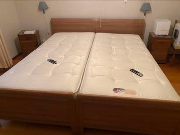 Groot 2-persoons bed, 2x1 persoonsbed, 2.00 x 2.20, verstel  beschikbaar voor biedingen