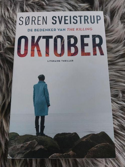Thriller • Søren Sveistrup - Oktober, Boeken, Thrillers, Zo goed als nieuw, Scandinavië, Ophalen of Verzenden