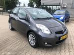 Toyota Yaris 1.3 VVTi 4DRS AIRCO ECC ELL PAK 6VERS, Voorwielaandrijving, 1025 kg, Gebruikt, Zwart