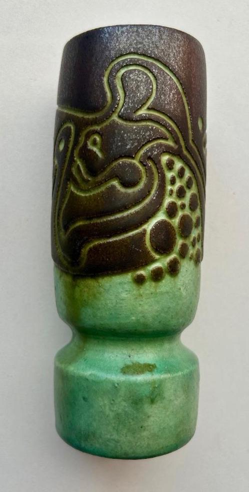 WC Brouwer vaasje, model 43 (vis), Antiek en Kunst, Antiek | Keramiek en Aardewerk, Ophalen of Verzenden