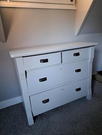 Ladenkast beschikbaar voor biedingen