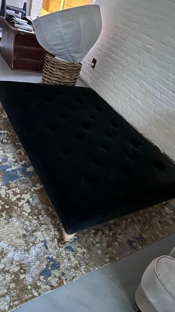 Chesterfield voetenbank / salontafel beschikbaar voor biedingen