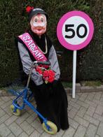 Sarah pop naar keuze levensgroot met rollator en 50 bord, Ophalen, Zo goed als nieuw, Abraham of Sarah