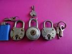 3X OUDE HANGSLOTEN MET SLEUTELS SLOT SLOTEN SLEUTEL, Antiek en Kunst, Curiosa en Brocante, Ophalen of Verzenden