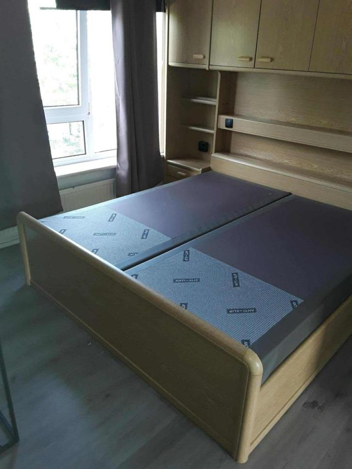 Tweepersoonsbed met kastenombouw + matrassen – €20, Huis en Inrichting, Slaapkamer | Bedden, Zo goed als nieuw, Tweepersoons, 180 cm
