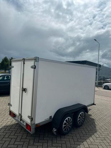 Te huur Gesloten aanhanger beschikbaar voor biedingen