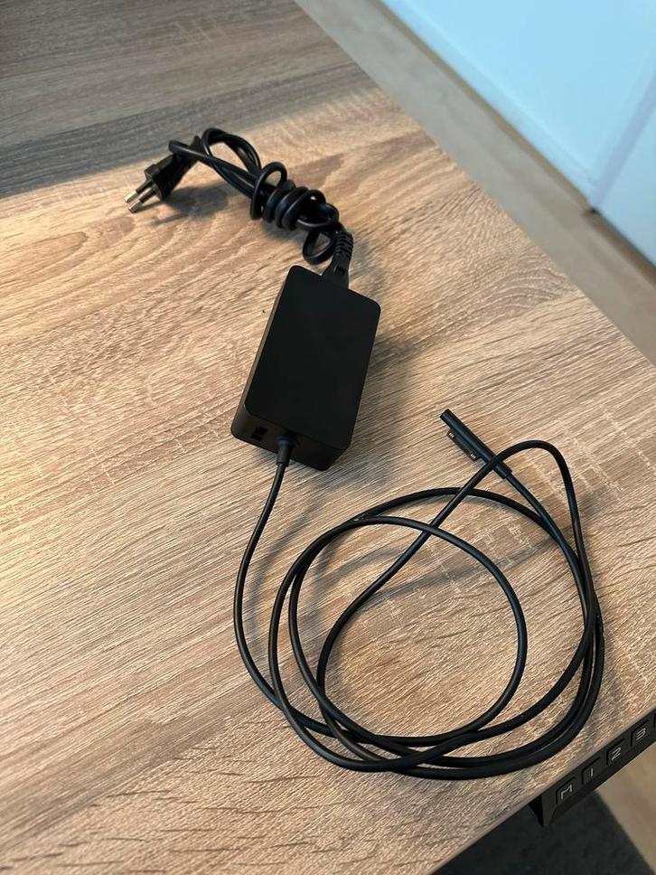 Microsoft 65W voeding / adapter, Computers en Software, Laptop-opladers, Ophalen of Verzenden