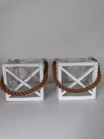 2 witte vierkante houten kandelaars, Huis en Inrichting, Woonaccessoires | Kandelaars en Kaarsen, Ophalen, 25 tot 50 cm, Wit, Zo goed als nieuw