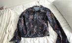 Spijkerjasje - 2 kanten - Maat 38/40 de binnenkant is effen, Kleding | Dames, Ophalen of Verzenden, Zo goed als nieuw, Maat 38/40 (M)