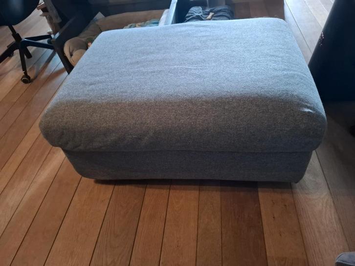 Ikea poof, antraciet/grijs met opbergvak, Huis en Inrichting, Banken | Voetenbanken en Poefen, Zo goed als nieuw, 50 tot 75 cm