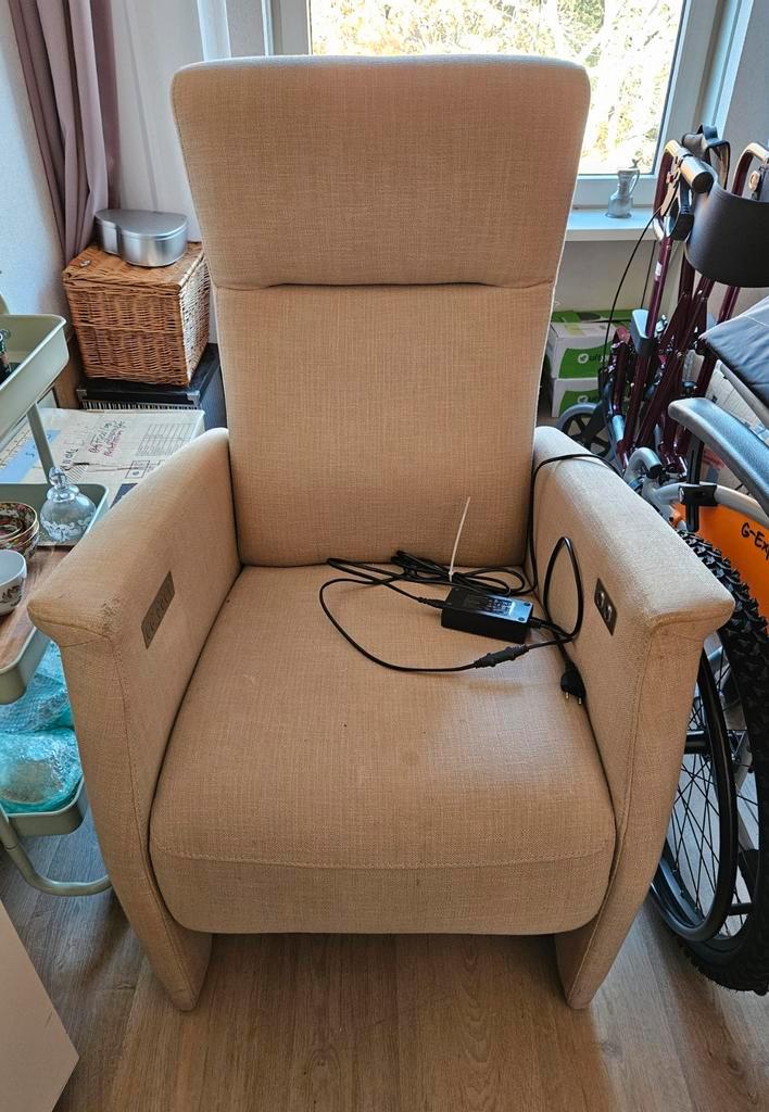 Sta op stoel relax fauteuil maat S beige, Huis en Inrichting, Fauteuils, Gebruikt, 50 tot 75 cm, Minder dan 75 cm, Ophalen