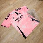 Real Madrid Speciaal Voetbalshirt Maat M, Ophalen of Verzenden, Zo goed als nieuw, Roze, Overige typen