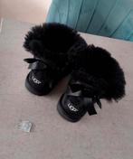 UGG S kinderlaarsjes maat 28,5, Kinderen en Baby's, Ophalen, 134 t/m 140, Meisje, Zo goed als nieuw