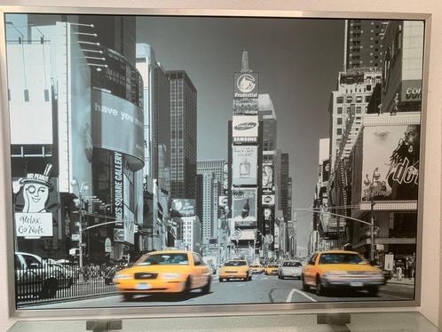 Yellow Cab taxi Times Square in aluminium lijst, Huis en Inrichting, Woonaccessoires | Schilderijen, Tekeningen en Foto's, Zo goed als nieuw