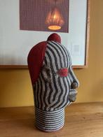 Groot Kamaroen kralen kunstwerk, Ophalen