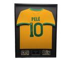 Pele Brazilië 1970 gesigneerd ingelijst thuis shirt, Verzamelen, Sportartikelen en Voetbal, Buitenlandse clubs, Soccersignings.nl