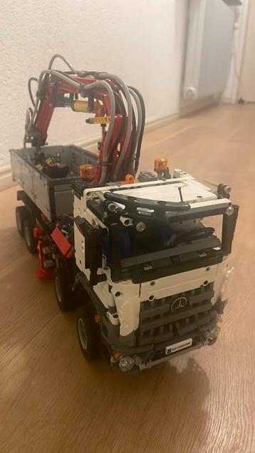 Lego Mercedes Arocs 3245 beschikbaar voor biedingen
