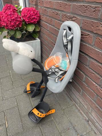 Fietsstoeltje Yepp voorop met slaaprol en windscherm beschikbaar voor biedingen