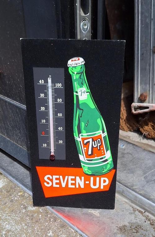 7UP thermometer, kartonnen display met afbeelding fles 7 up., Verzamelen, Merken en Reclamevoorwerpen, Nieuw, Reclamebord, Ophalen of Verzenden