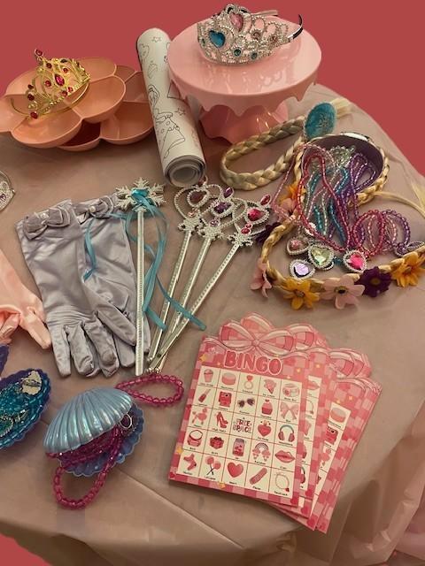 Prinsessenfeest verhuurbox, Kinderen en Baby's, Carnavalskleding en Verkleedspullen, Zo goed als nieuw, Meisje, 122 t/m 128, Ophalen