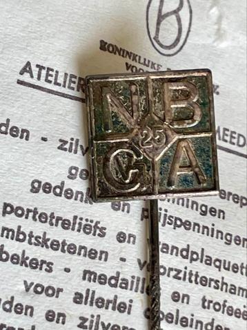 4 Speldjes van de NBvGA jubileumspeldje 25 jaar lidmaatschap beschikbaar voor biedingen