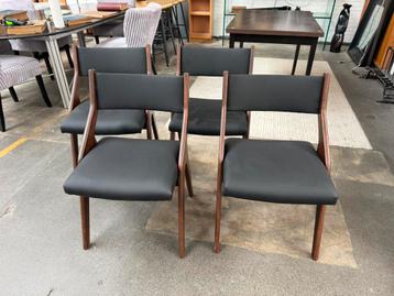 vintage stoelen  beschikbaar voor biedingen