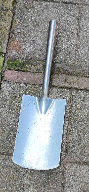 Stevige RVS spade  beschikbaar voor biedingen