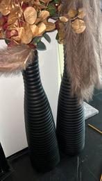 2x zwarte vazen, Huis en Inrichting, Woonaccessoires | Zuilen en Pilaren, Ophalen, Zo goed als nieuw