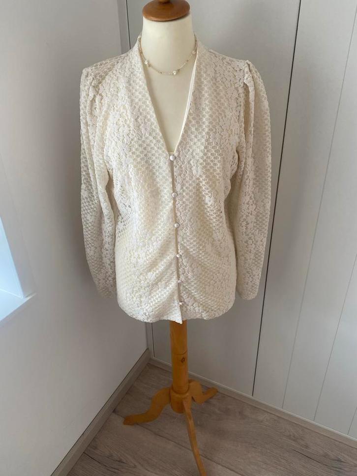 Ecru kanten blouse - Maat M nooit gedragen., Kleding | Dames, Blouses en Tunieken, Zo goed als nieuw, Maat 38/40 (M), Beige, Ophalen of Verzenden