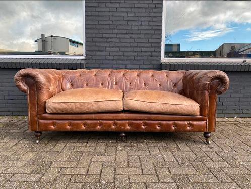 Stoere Chesterfield bank vintage cognac GRATIS BEZORGD, Huis en Inrichting, Banken | Voetenbanken en Poefen, Gebruikt, 125 cm of meer