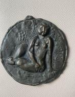 Zware bronzen plaquette naakte vrouw, Verzenden
