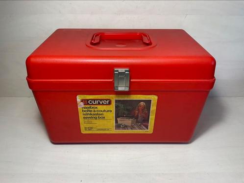Bijzondere vintage Curver naaibox naaimand in de kleur rood, Hobby en Vrije tijd, Naaien en Fournituren, Ophalen of Verzenden