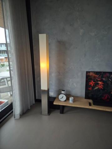 Moderne Slanke Vloerlamp - Sfeerverlichting beschikbaar voor biedingen