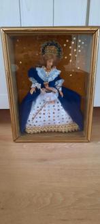 Prachtig oud vitrinekastje Maria met kind van was, Ophalen of Verzenden