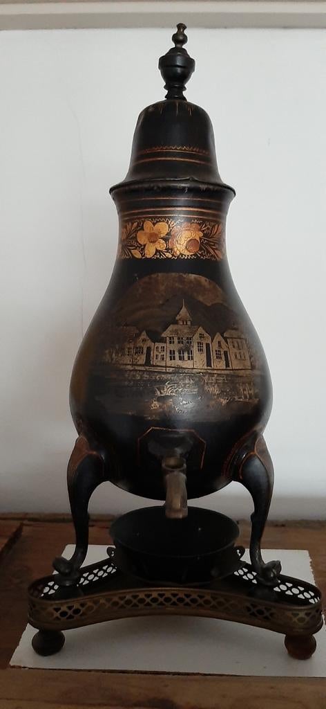 Antieke kraantjeskan met gouden accenten, Ophalen