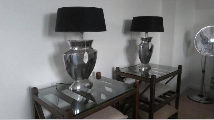 2x Flamant bijzetafels oldtime design v spotprijs, Huis en Inrichting, Slaapkamer | Nachtkastjes, Gebruikt, Hout, Ophalen of Verzenden