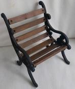 Klein gietijzeren poppenbankje,23 cm hoog, Ophalen of Verzenden, Gebruikt, Pop