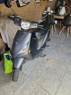 Goeie scooter 35km, Fietsen en Brommers, Snorfietsen en Snorscooters, Benzine, Gebruikt, Ophalen