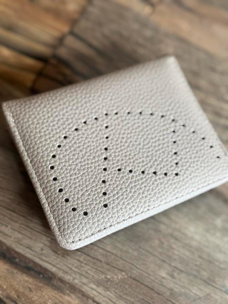 Grijze Designer look Portemonnee - Nieuw!, Sieraden, Tassen en Uiterlijk, Portemonnees, Nieuw, Overige merken, Grijs, Ophalen of Verzenden