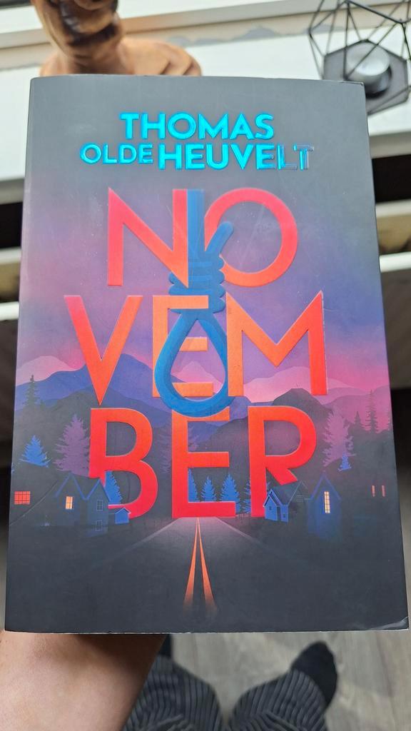 November - Thomas Olde Heuvelt, Boeken, Thrillers, Zo goed als nieuw, Nederland, Verzenden