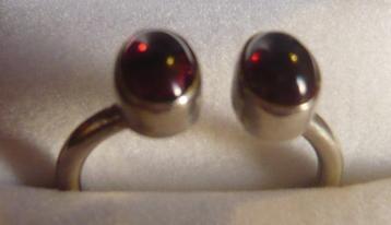Ring - Vintage zilveren/granaat ‘open’ ring beschikbaar voor biedingen