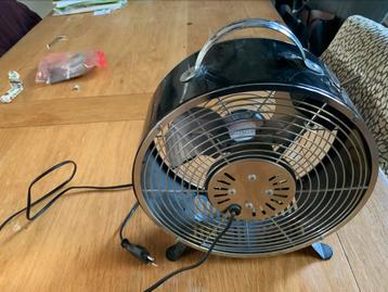Tri star design ventilator zwart tafel/bureau formaat beschikbaar voor biedingen