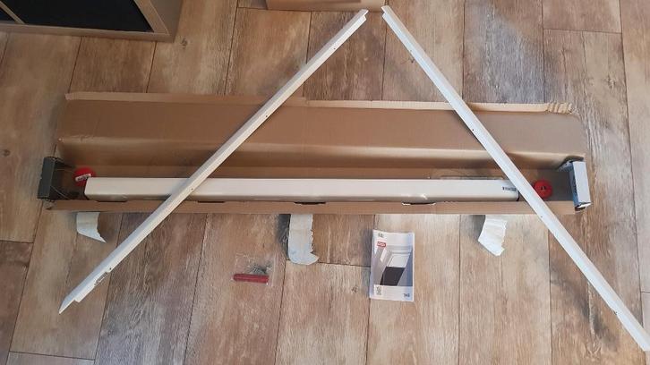 Velux verduist. rolgordijn dkl p04 grijs maat ongeveer 94-97, Huis en Inrichting, Stoffering | Gordijnen en Lamellen, Zo goed als nieuw