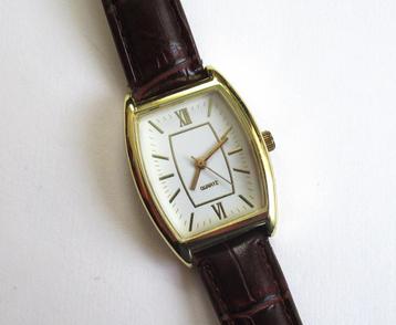 Nieuw dames design quartz horloge.  beschikbaar voor biedingen