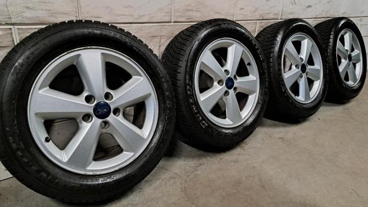 Winterbanden Ford Focus Mondeo C-max X-Type V70 215/55/16, Auto-onderdelen, Banden en Velgen, Banden en Velgen, Winterbanden, 16 inch