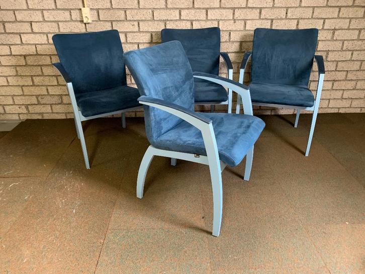 4x Leolux Camarilla eetkamerstoelen, Huis en Inrichting, Stoelen, Gebruikt, Vier, Hout, Stof, Blauw, Ophalen