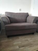 Leuk schattig bankje , taupe , houten pootjes, Huis en Inrichting, Banken | Sofa's en Chaises Longues, Minder dan 150 cm, Stof