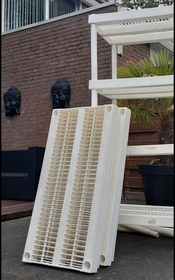 2 stuks stelling Keter beschikbaar voor biedingen