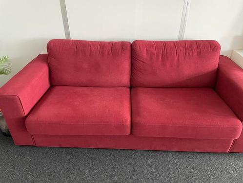 Rode 2-zitsbank – comfortabel en stevig - 47€, Huis en Inrichting, Banken | Bankstellen, Gebruikt, Tweepersoons, 150 tot 200 cm